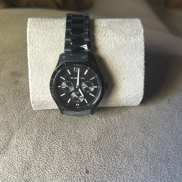 Watch - Picture 3 of 4